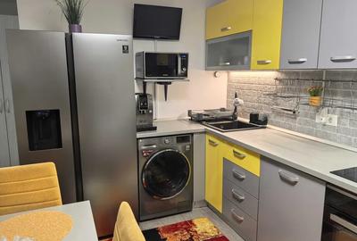 Vanzare apartament cu 3 camere si 2 bai,  decomandat,  renovat,  parter zona CET - 5