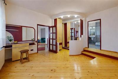 Volum arhitectural remarcabil:Rezidential/ Sediu firma,Clinica,Investitie,Centru - 1