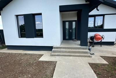 CASĂ DE VÂNZARE CU 3 CAMERE IN ZONA CREVEDIA - 2