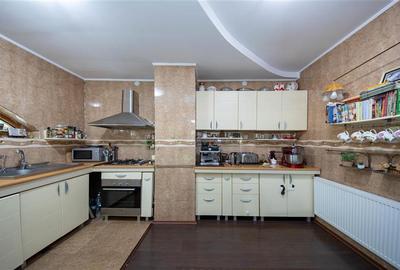 Vanzare Pensiune 11 camere Mamaia Nord langa plaja - 21