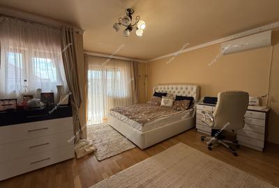 Casă individuală cu 7 camere în Giroc