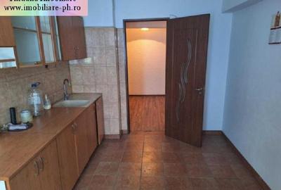 Apartament cu 3 camere decomandat în B-dul București