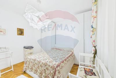 Apartament cu 4 camere de vanzare, Centrala proprie, 13 Septembrie - 25
