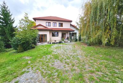 Casă individuală cu 10 camere în Bună Ziua