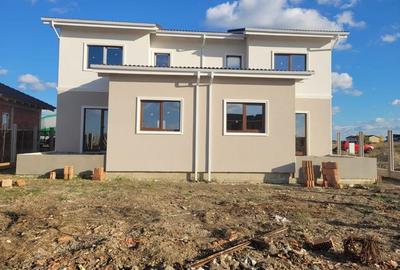 Duplex cu 4 camere în Moșnița Nouă