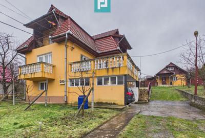 Vilă stil montan, 270 mp, teren 3000 mp - 1