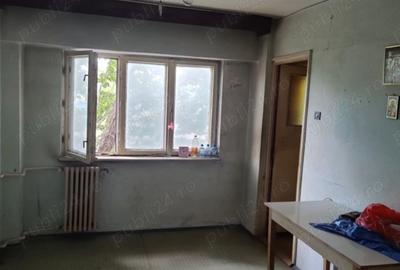 Garsoniera, Etaj Intermediar, Gaze la Usa, Bucatarie Din Constructie - 1