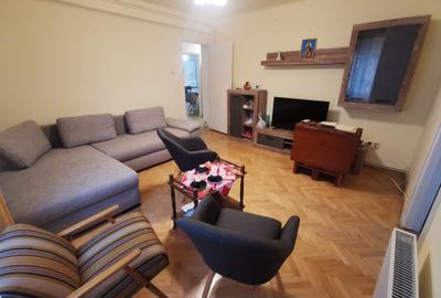 De inchiriat apartament 3 camere – zona Centrala