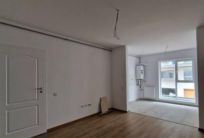 Apartament cu 3 camere semidecomandat în Berceni