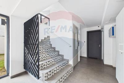 Apartament la parter ce are curte proprie ,  2 camere in Bloc nou - 22