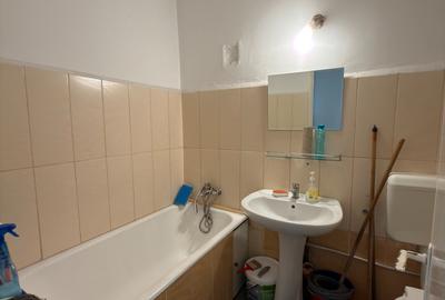 Spatiu comercial Pantelimon,vis a vis de piata Delfinului,Aleea Dobrina 4 - 21