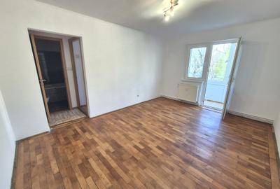 Vanzare Apartament 2 Camere semidecomandat Centrul Civic Str.Harmanului Etajul 3 - 1