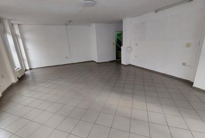 Spatiu comercial 62mp zona Cetate - 2