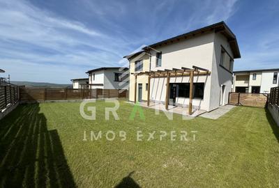 TOTUL NOU!Casa individuala,4 camere,3 BAI,TERASA,GARAJ,zona Dezmir - 28