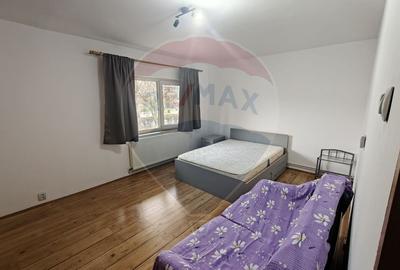 Apartament cu 3 camere decomandat, mobilat în Republicii