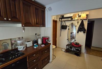 Vanzare apartament 3 camere decomandat, centrala termica, 7 minute metrou Titan - 12