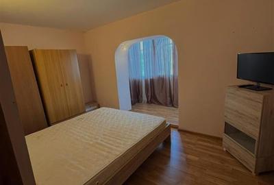 Apartament cu 3 camere decomandat, mobilat în Nicolina