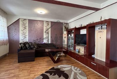 De vanzare- Apartament 3 camere str Luptei - 11