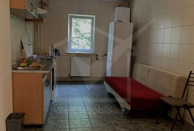 Apartament cu 3 camere decomandat, mobilat în Zorilor