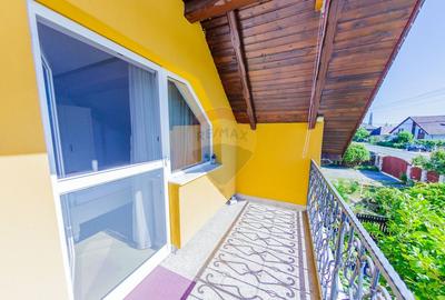 Casă cu 7 camere, 10 ari de vânzare la drumul principal cu 2 intrari - 5