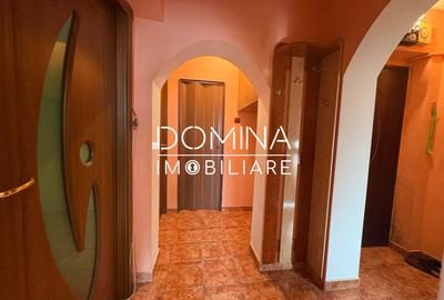 Vânzare apartament 3 camere, etaj 3, situat în Târgu Jiu, strada Slt. Ion Fota - 4
