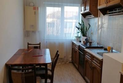 Apartament cu 2 camere semidecomandat, mobilat în Central