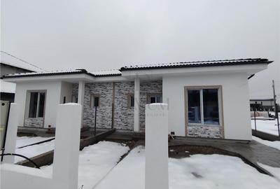 Duplex pe plan - 3 bai - asfalt - toate utilitatile. - 1