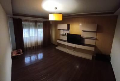 Apartament cu 3 camere decomandat, mobilat în Dacia