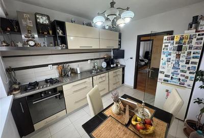 Apartament cu 3 camere decomandat, mobilat în Simion Bărnuțiu