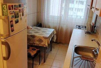 Apartament cu 3 camere semidecomandat în Titan