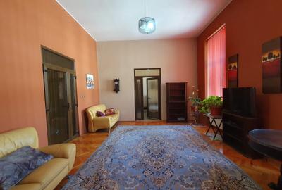 Vand apartament la casa ultracentral 3 camere etaj 1 - 3