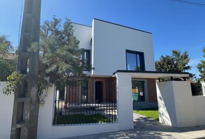 Casă individuală cu 4 camere în Tunari