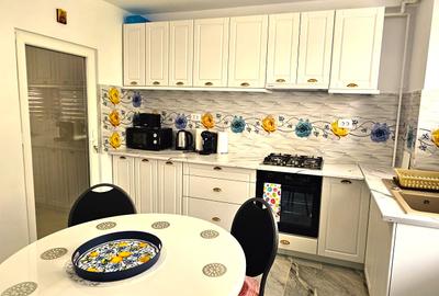 Apartament cu 3 camere decomandat, mobilat în Central