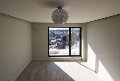 Apartament cu 2 camere decomandat în Sisești