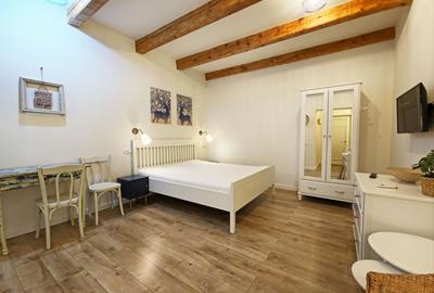 Apartament cu 2 camere semidecomandat, mobilat în Central