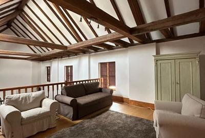 Casă individuală cu 9 camere în Cristian