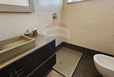 Casă / Vilă de lux cu 8 camere de vânzare in Obcini, Suceava - 44