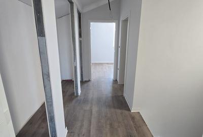 Duplex despartit prin camera tehnica - 4 camere Toate Utilitatile - 8