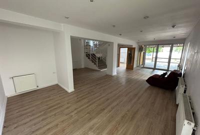 Casă individuală cu 8 camere în Aradului