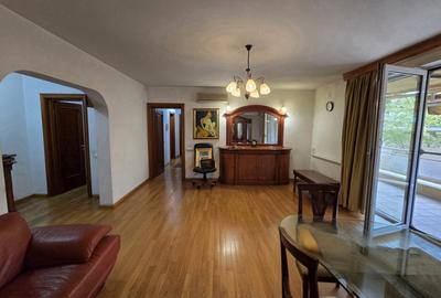 Apartament cu 7 camere decomandat în Herăstrău