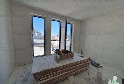 Duplex 8 camere cu doua intrari separate curte comuna Navodari - 7