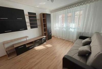 Apartament cu 2 camere semidecomandat, mobilat în Podu Roș