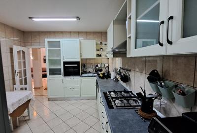 1 Decembrie-vila de vanzare, p+1, teren 830 mp, util 175 mp, 2 terase, foisor - 10