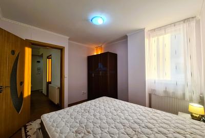 Apartament cu 3 camere semidecomandat, mobilat în Calea Poplăcii