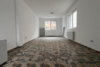 Clădire comercială D+P+2E, 575 mp, teren 500 mp – Chiajna (Roșu),  Bd. Uverturii - 18