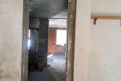 CASA SINGUR CURTE DE RENOVAT  cu teren 297 mp -ZONA PIATA UNIRII- comision 0% - 6