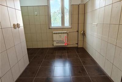 3 camere decomandat, renovat complet, etaj 2/4, Titan - Ozana - 5