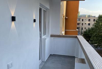 Vand apartament renovat zona Centru Civic - Grivitei