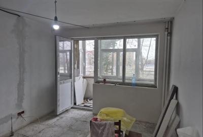 2 Camere,  Etaj Intermediar,  Zona Tomis 1 - 5
