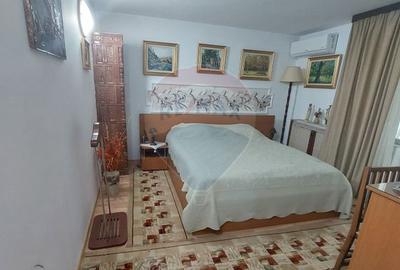 Casă / Vilă cu 10 camere de vânzare în zona Central - 16